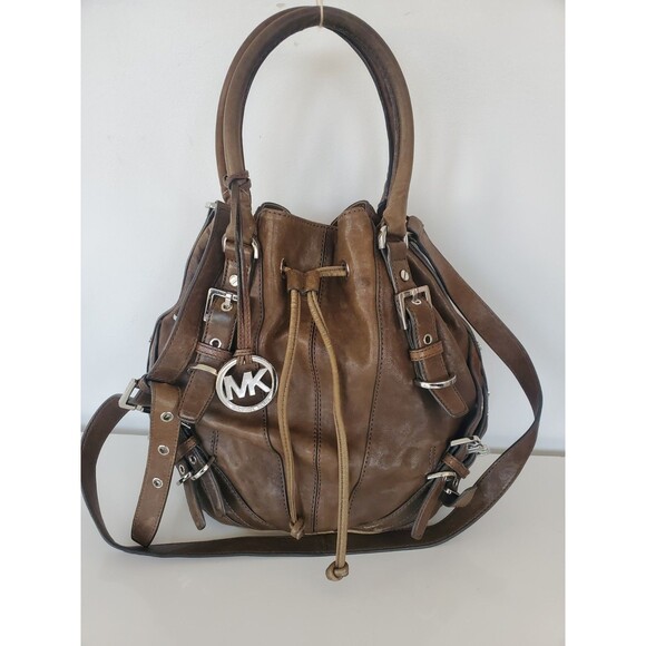 MICHAEL KORS Milo Distressed Leather Large Bucket Handbag Purse Tote - Picture 1 of 16